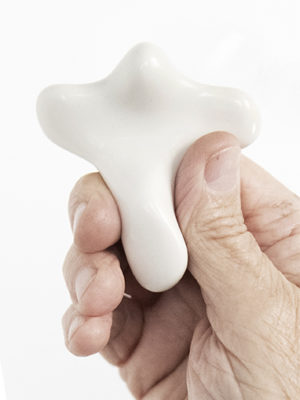 the-handheld-crucifix-cast-in-white-resin-1