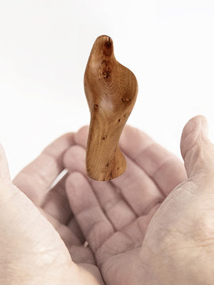 the-handheld-icon-maria-3-in-height-carved-in-myrtle-wood-6